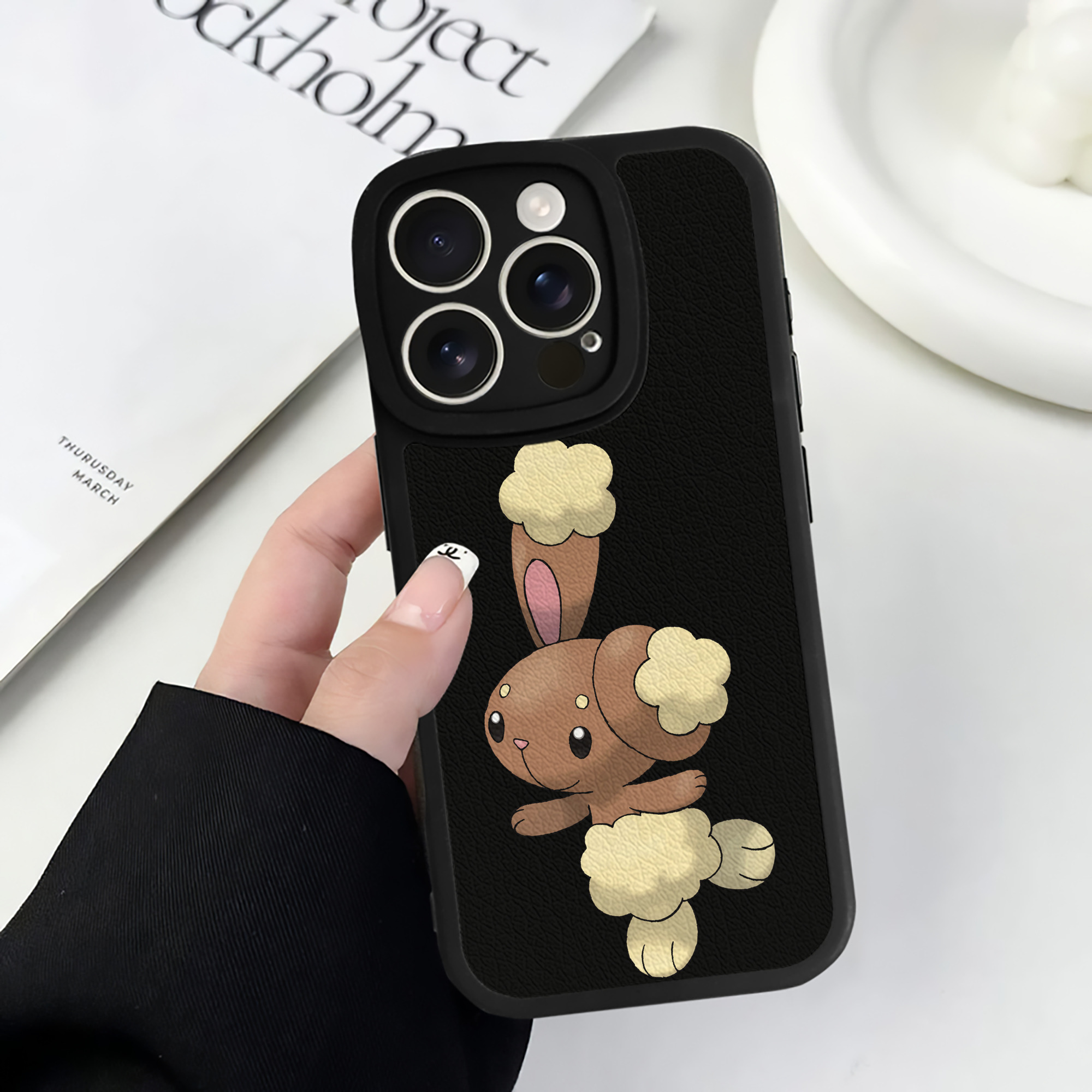 （画像用） ポケットモンスター Pokémon 【iPhone 16シリーズ対応】シリコンスマホケース（レザー調） 材質：シリコン